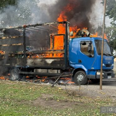 Згоріла вантажівка на дорозі